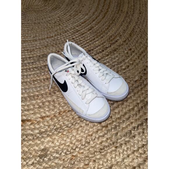Nike Other - Nike Blazer Low '77 in white and black size youth 4